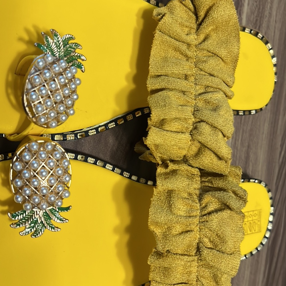 Yellow pineapple sandals - Picture 9 of 12